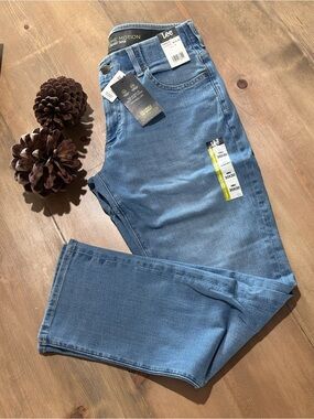 Lee Nimbus Straight Taper Jeans in Light Blue